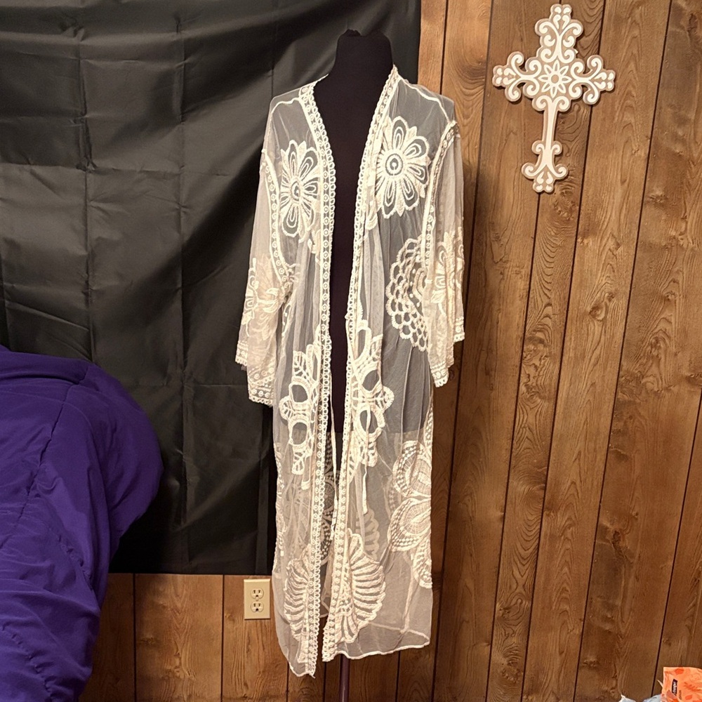 Elegant White Lace Kimono by Renjo